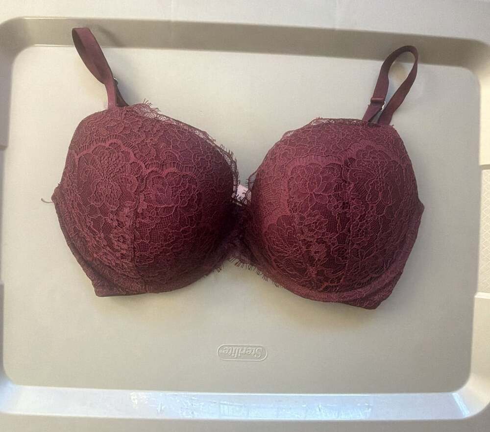 Victoria's Secret Dream Angels Push Up Bra Size 34DD Burgundy Lace